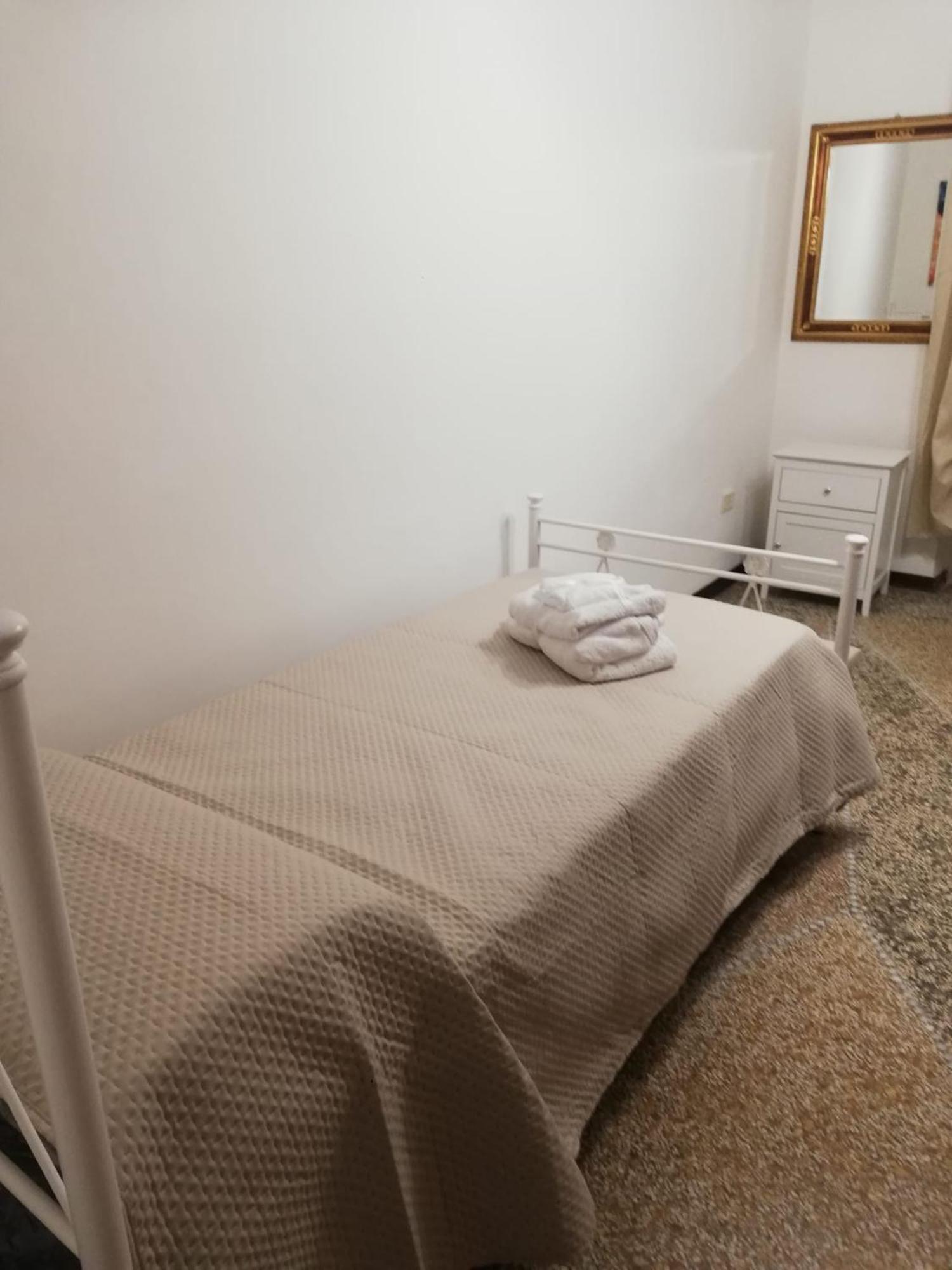 La Casa Di Anna Leilighet Taranto Eksteriør bilde